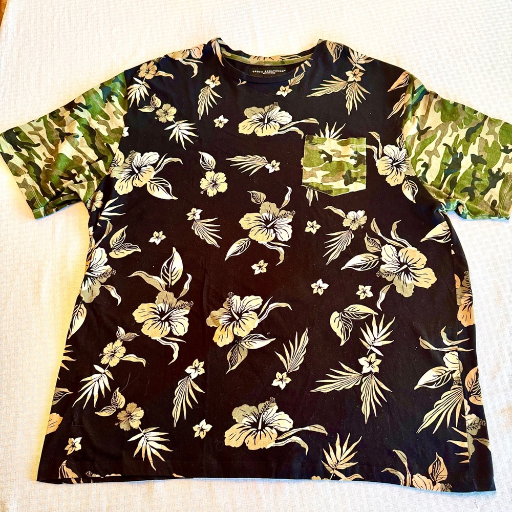 Truth Substance Common Sense Floral Camo Pocket Tee Shirt Mens‎ 2XL